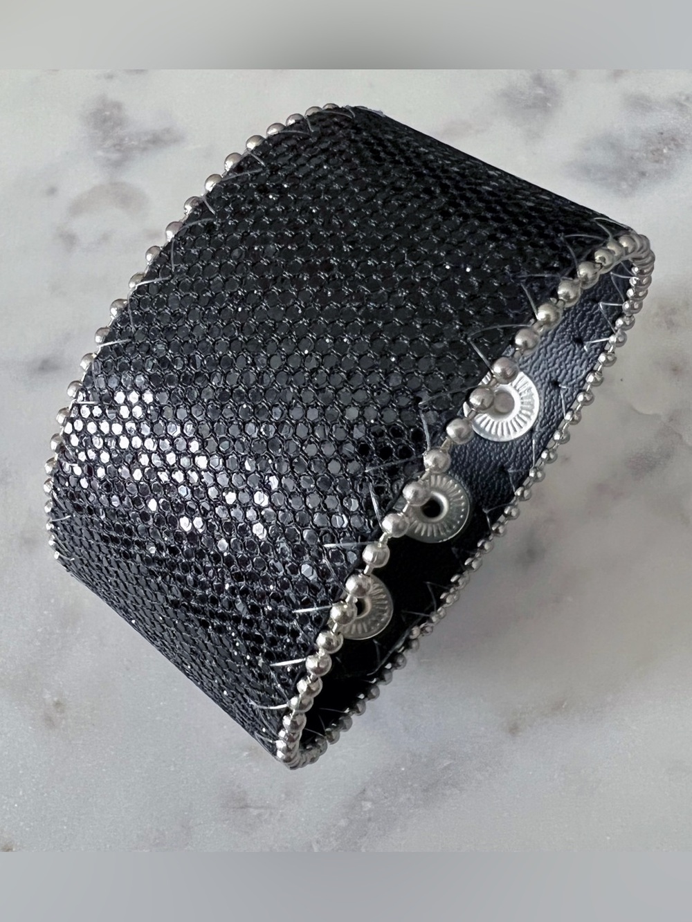 BLACK SHIMMER SNAP CUFF BRACELET